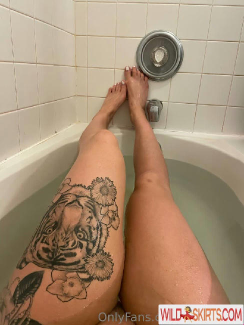 redrosebb / redrosebb / redrosebx2 / traveling hotwife nude OnlyFans leaked photo #1