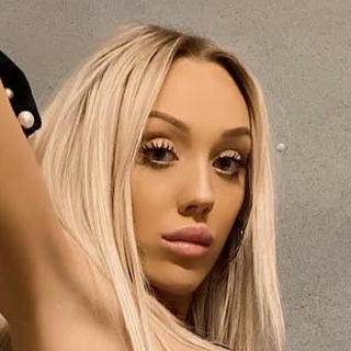 RichGirlRising nude photos & videos