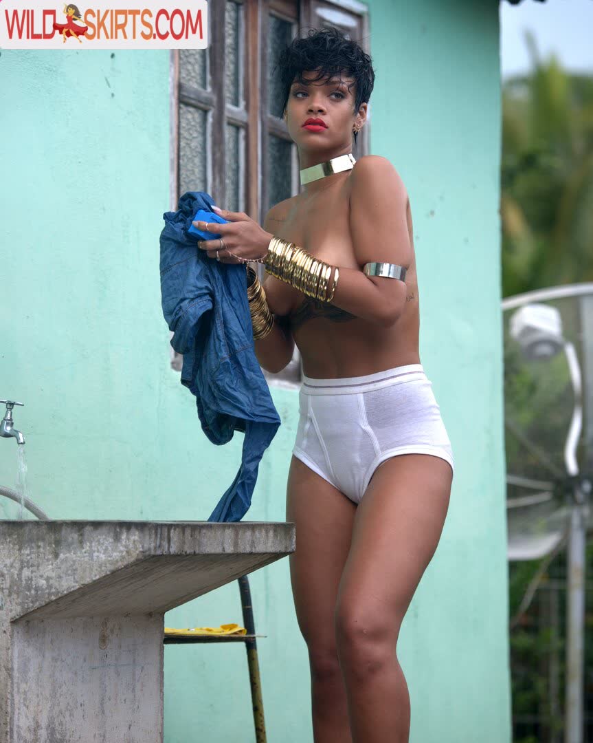 Rihanna nude leaked photo #161