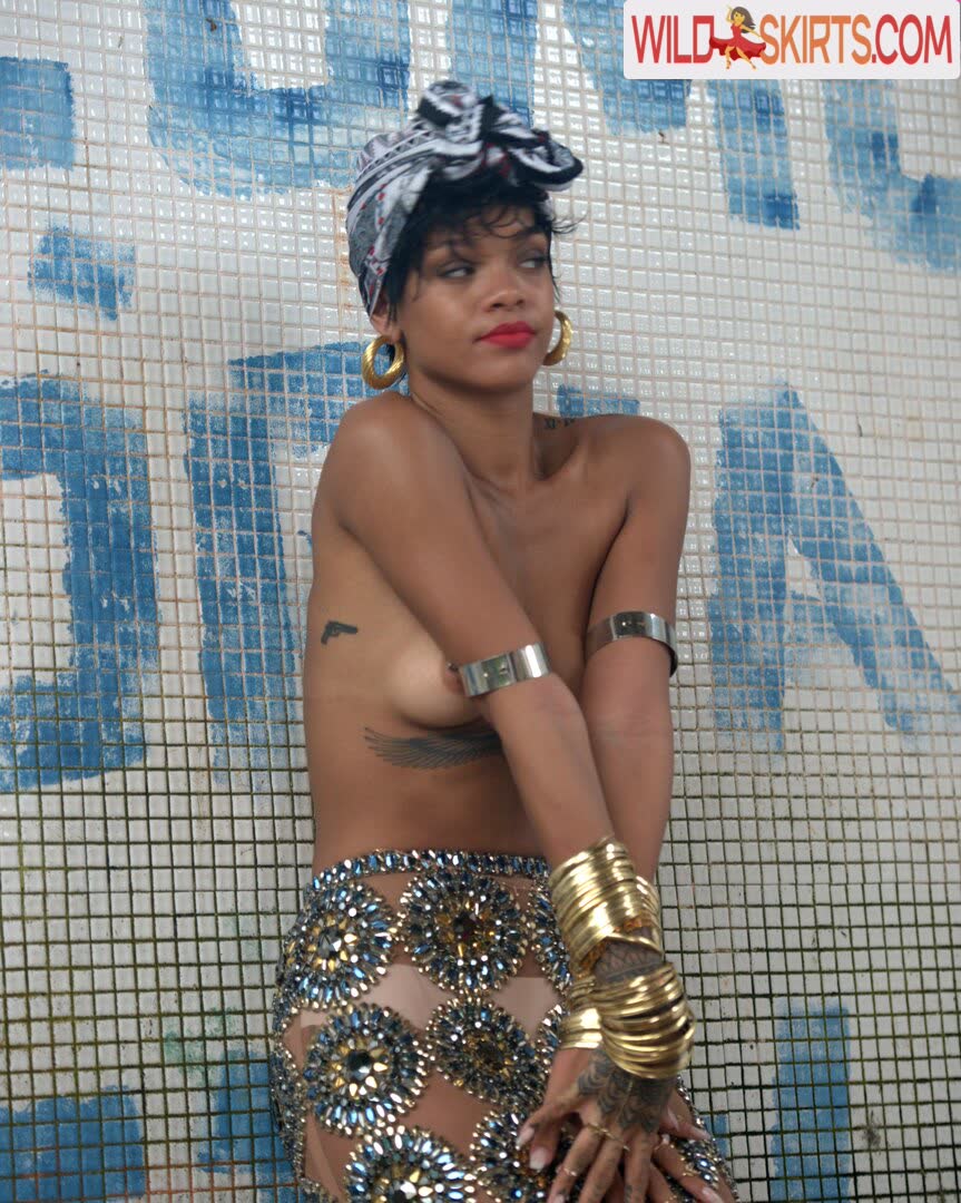 Rihanna nude leaked photo #175