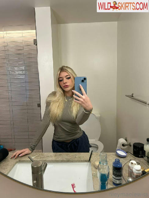 rileymaetwo / life__of___riley / rileymaetwo nude OnlyFans, Instagram leaked photo #22