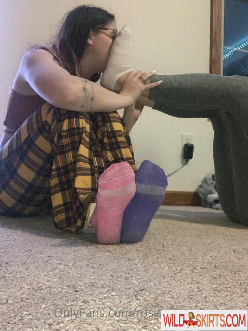 rosecoloredtoesfree / lolarose0413 / rosecoloredtoesfree nude OnlyFans, Instagram leaked photo #4