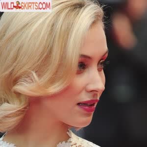 Sarah Gadon / sarahgadon nude Instagram leaked photo #8