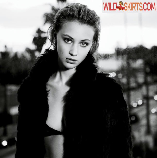 Sarah Gadon / sarahgadon nude Instagram leaked photo #16