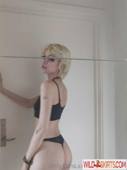 schnitzelbby / chriistinaa23 / schnitzelbby nude OnlyFans, Instagram leaked photo #2