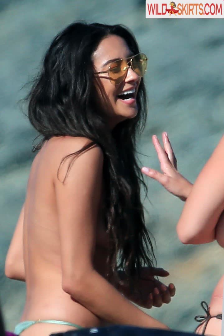 Shay Mitchell / shaymitchell nude Instagram leaked photo #4