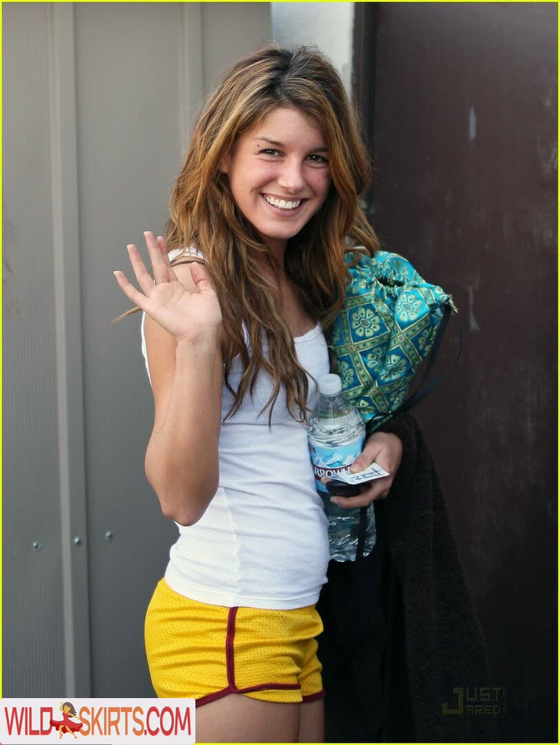 Shenae Grimes nude leaked photo #29