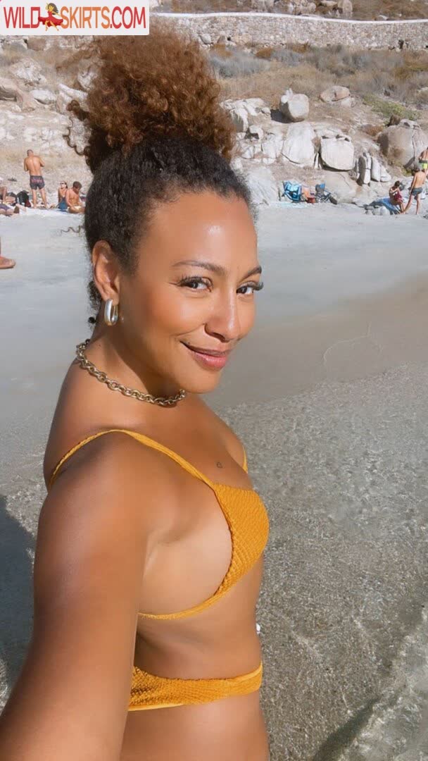 Sheron Menezes nude leaked photo #4