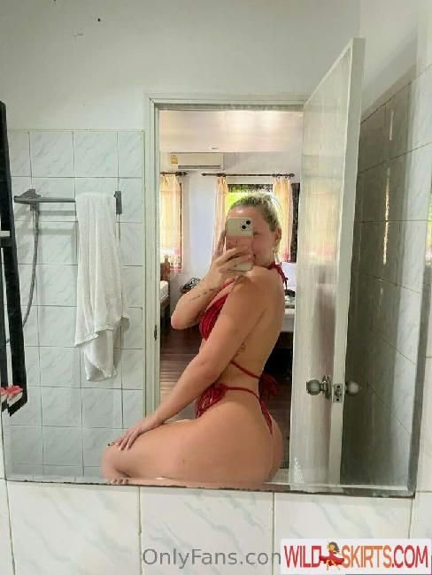 sianaanaom / omg_itsyanaa / sianaanaom nude OnlyFans, Instagram leaked photo #13