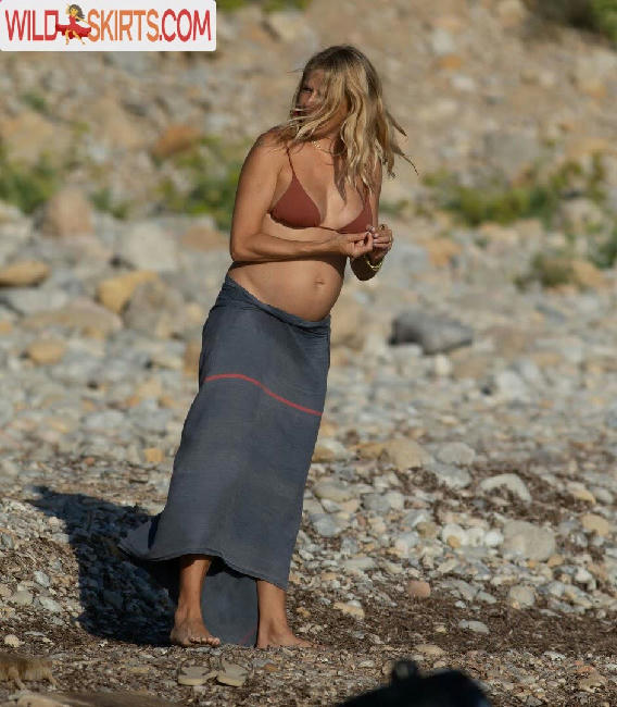 Sienna Miller / siennamillerfree / siennathing nude OnlyFans, Instagram leaked photo #40