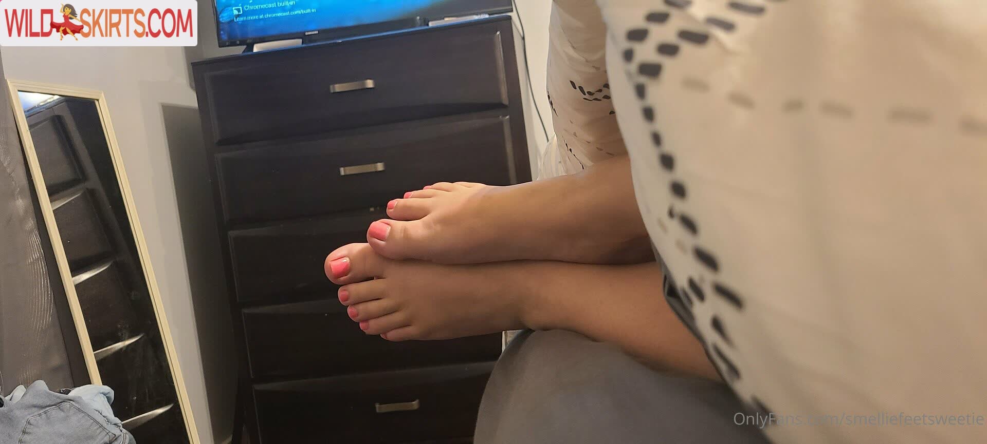 Smelliefeetsweetie nude leaked photo #43