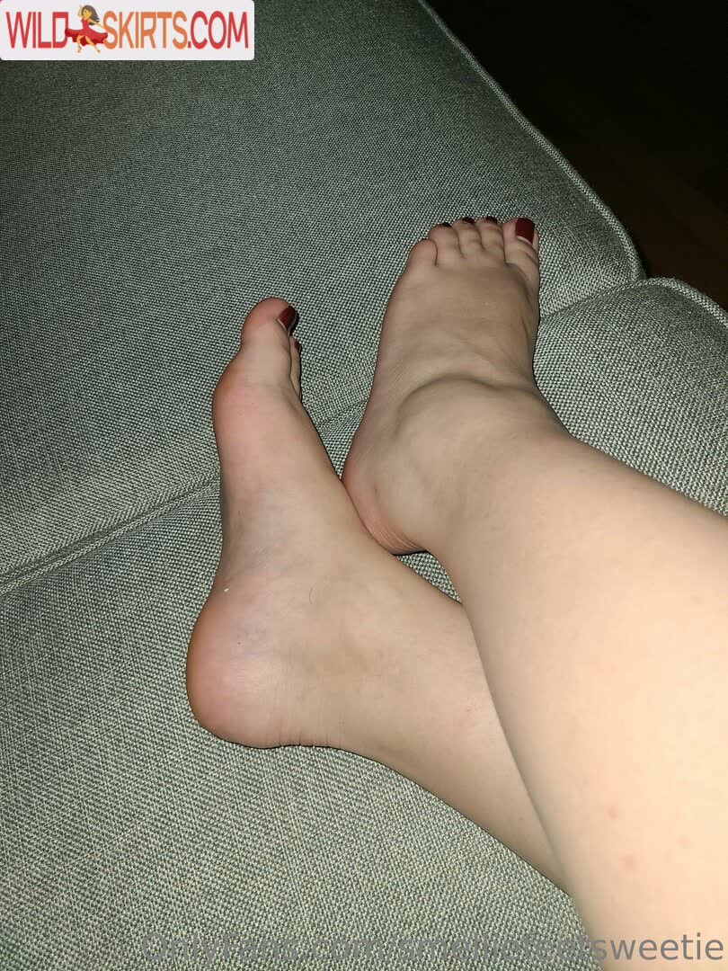 Smelliefeetsweetie nude leaked photo #103