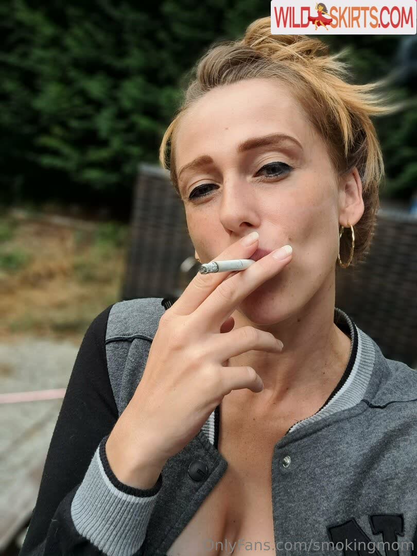 Smokingmom nude leaked photo #10