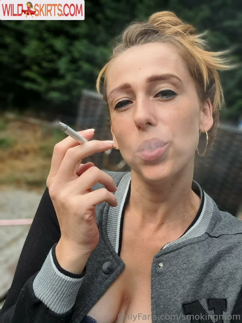 Smokingmom nude leaked photo #11