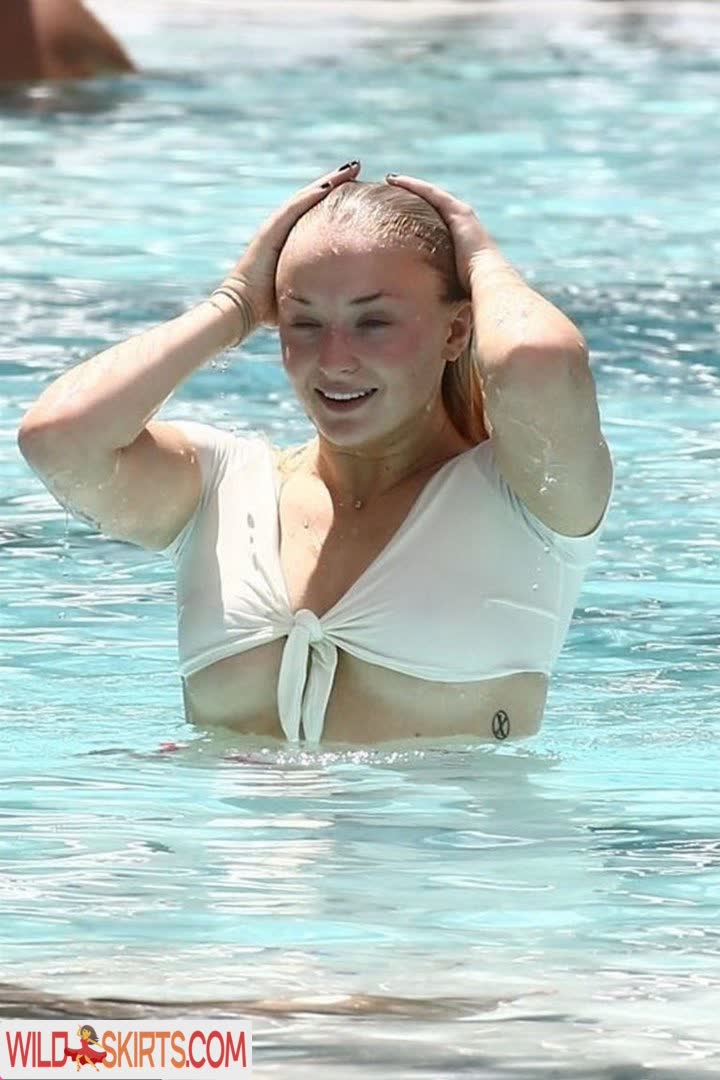 Sophie Turner nude leaked photo #27