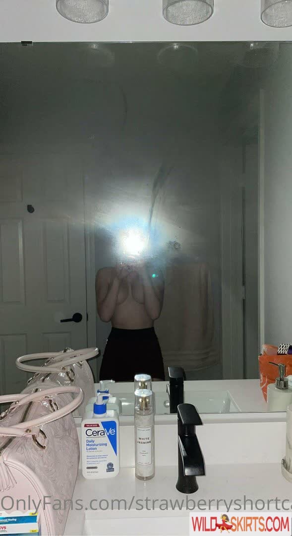 Strawberryshortcakes420 nude leaked photo #14