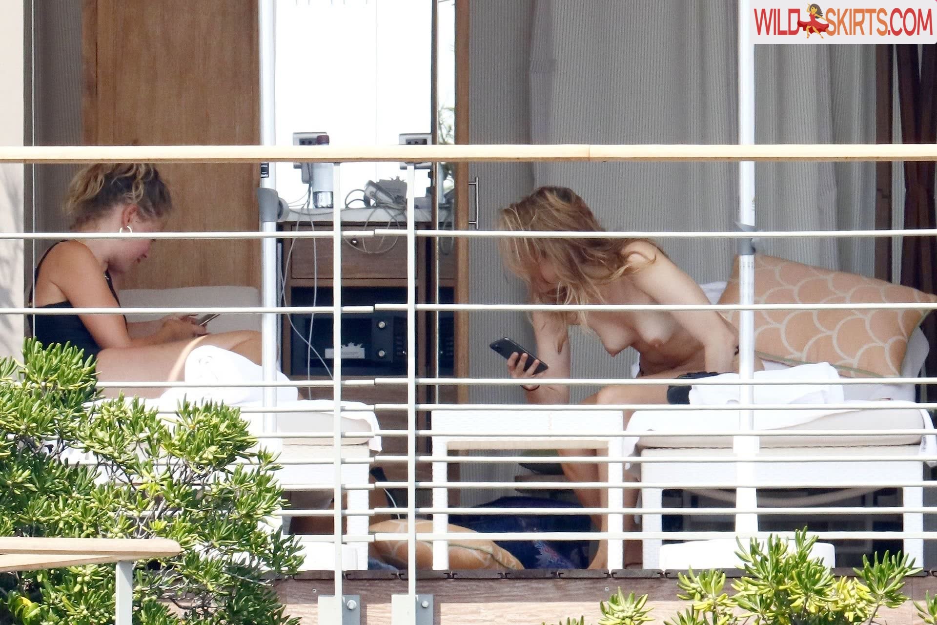 Suki Waterhouse nude leaked photo #67