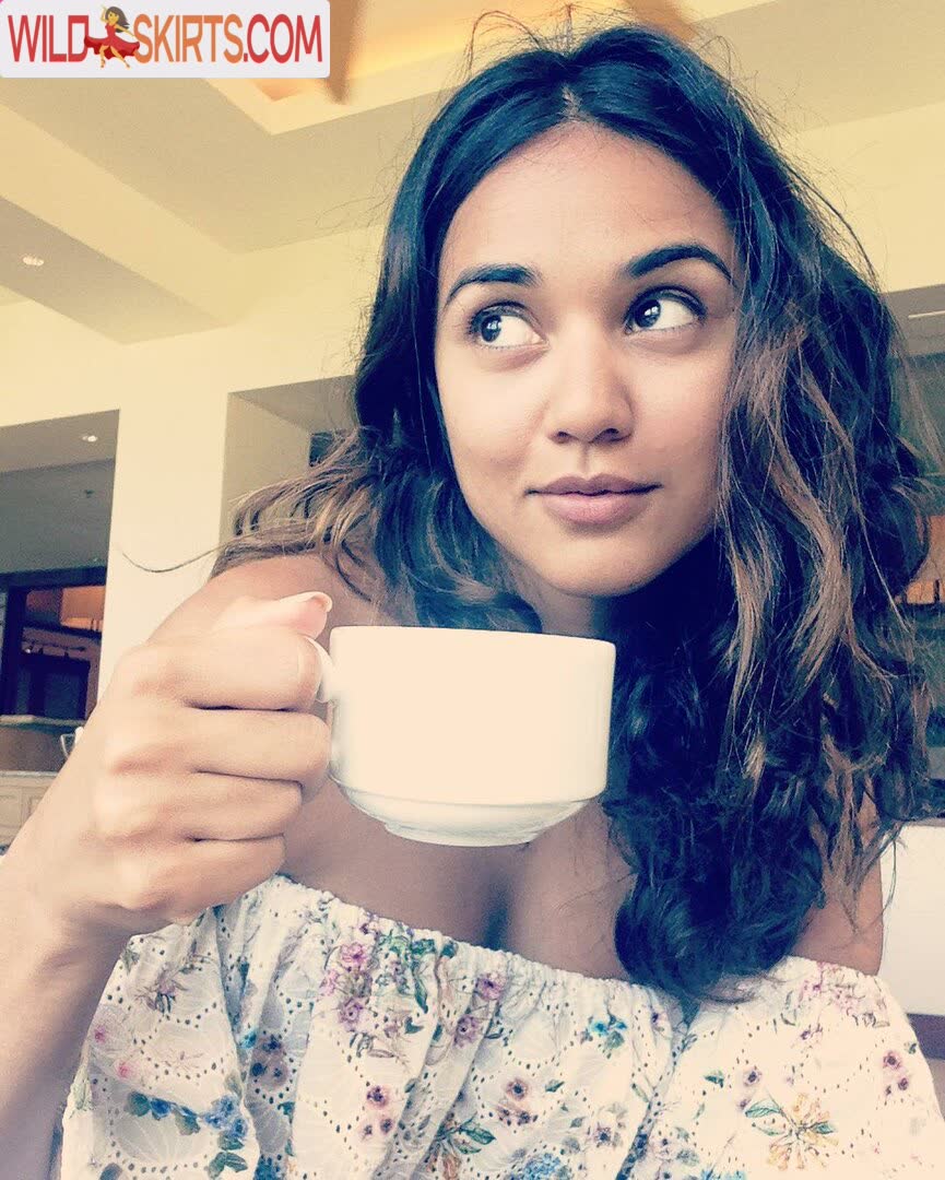 Summer Bishil nude leaked photo #24