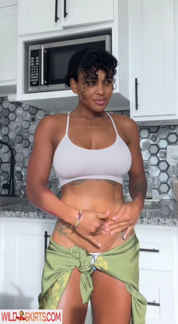 Suni Sweeney nude leaked photo #5