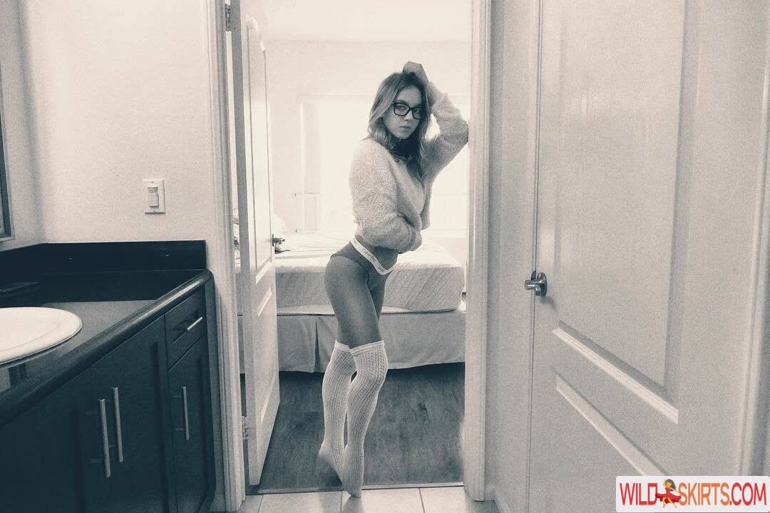 Sydney Sweeney nude leaked photo #309