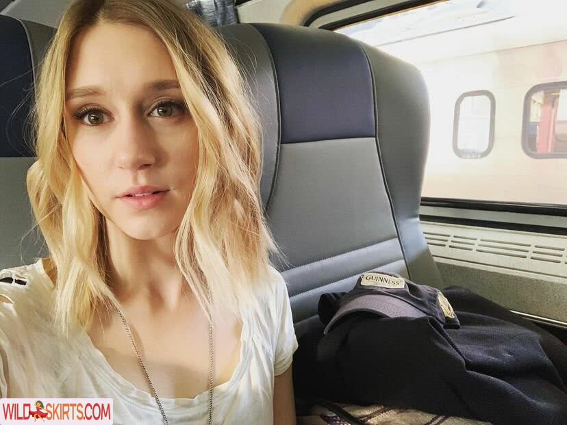 Taissa Farmiga nude leaked photo #12