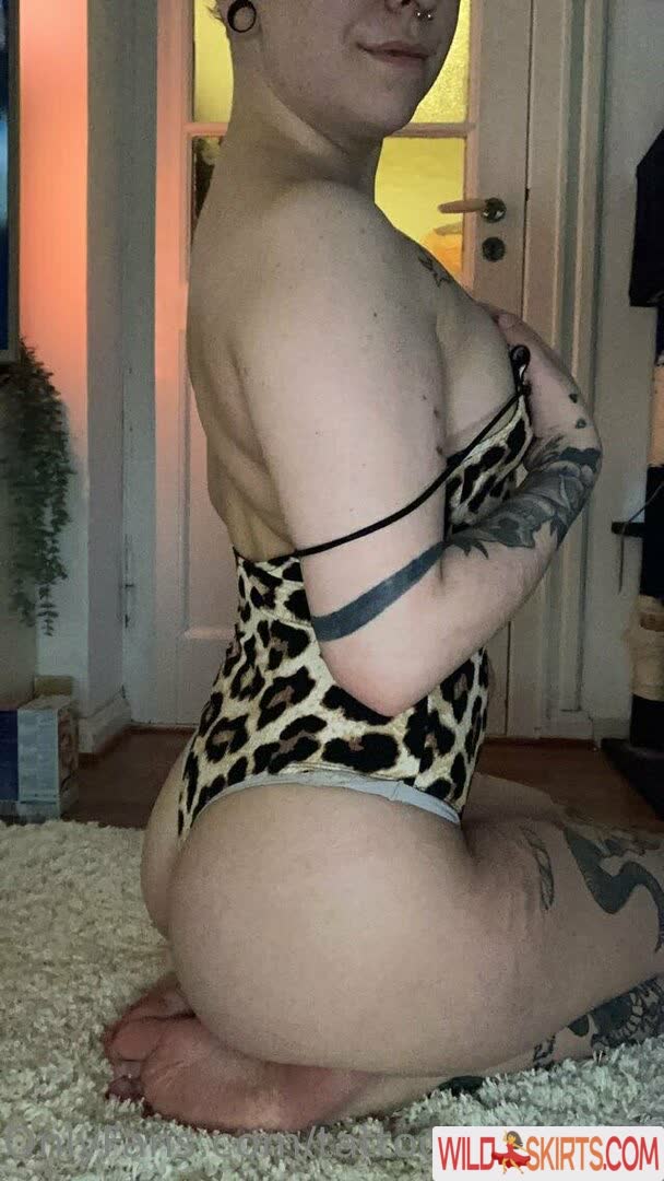 Tattooedbiatchfree nude leaked photo #38