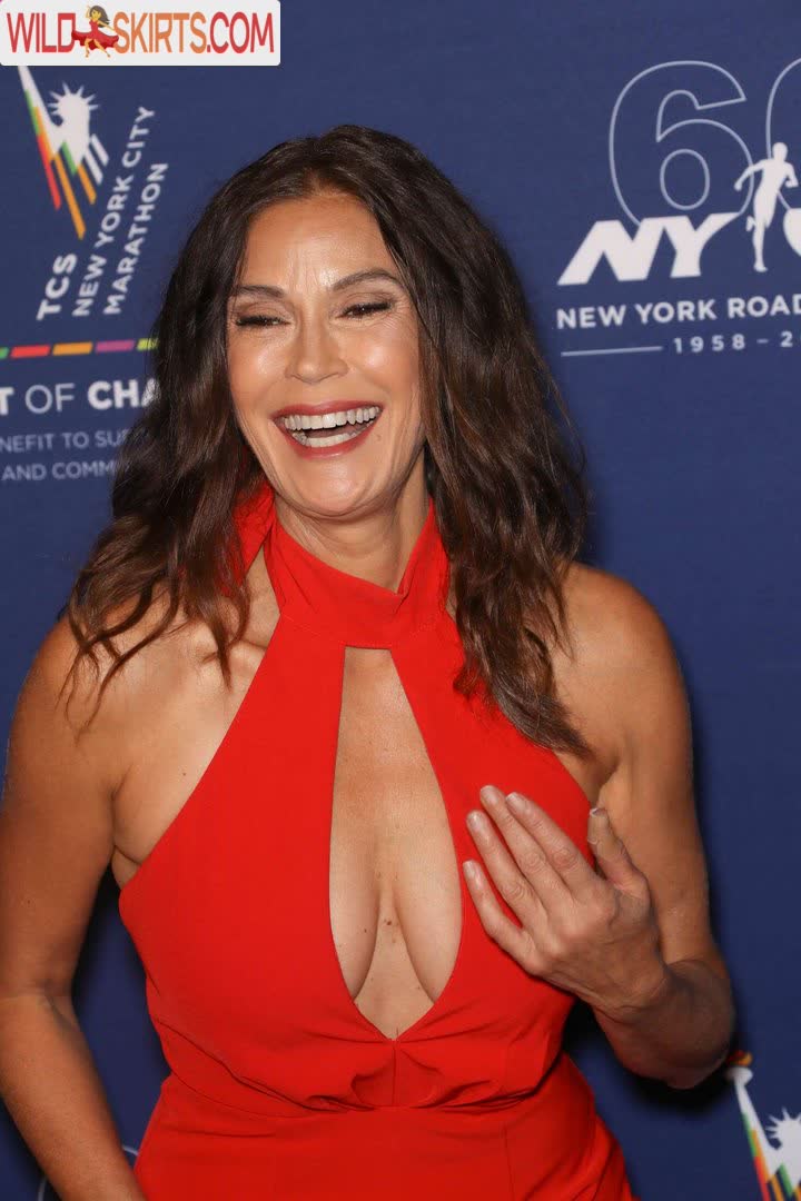 Teri Hatcher / officialterihatcher nude Instagram leaked photo #5