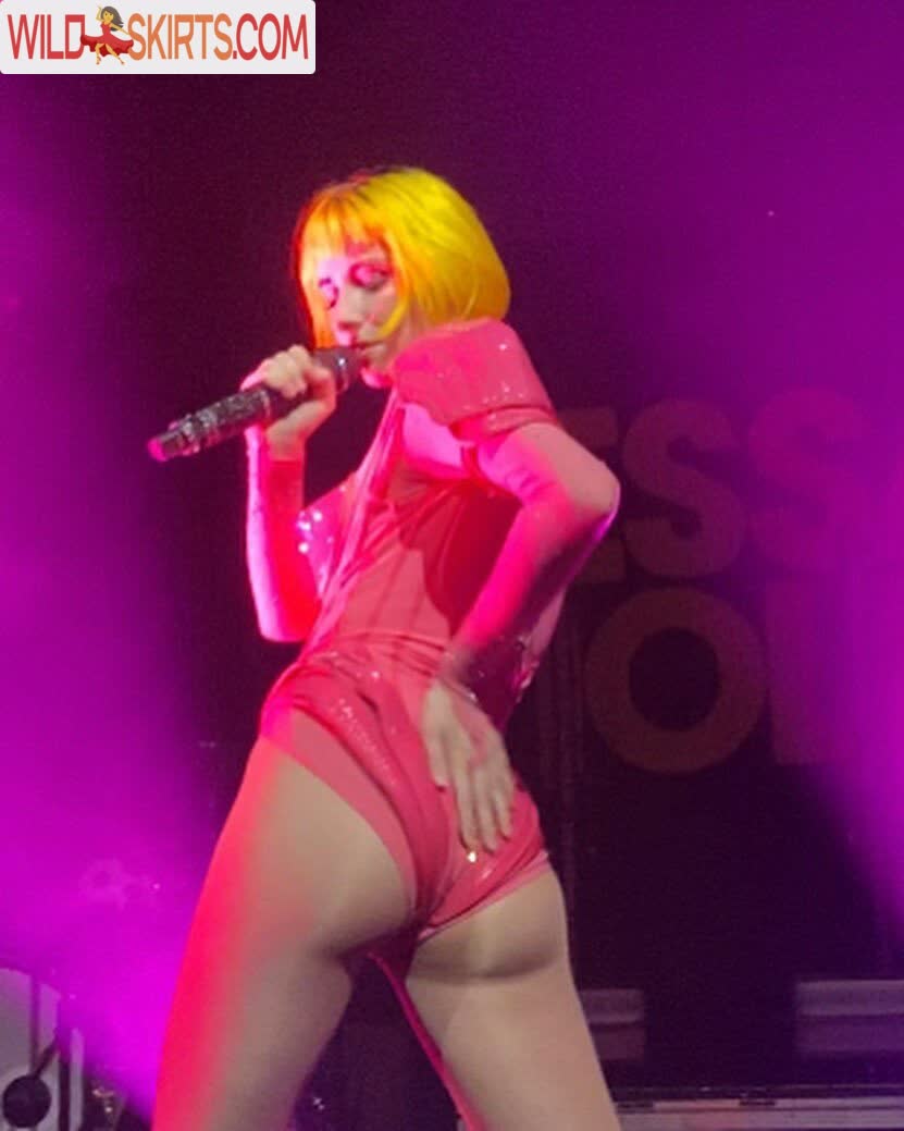 Tessa Violet nude leaked photo #2