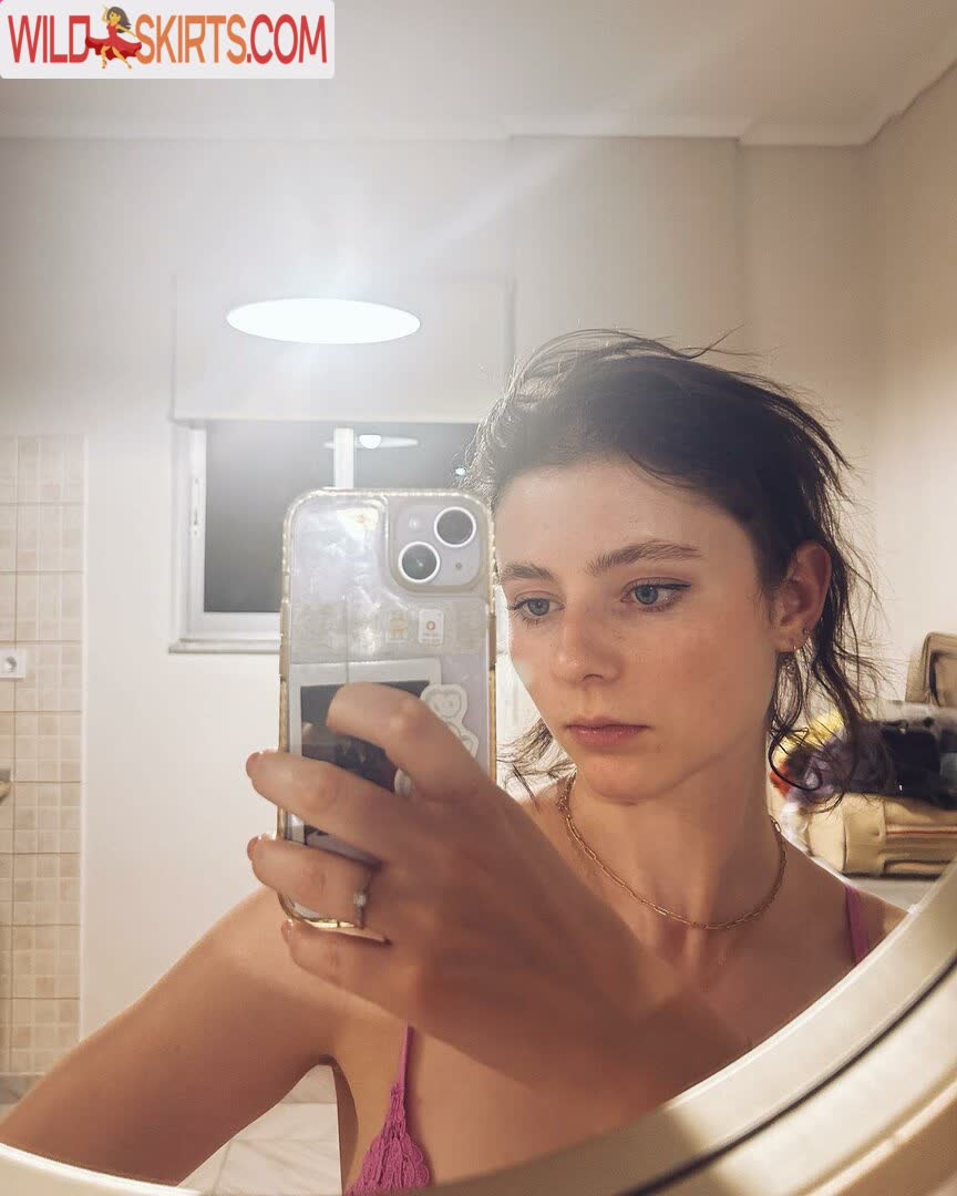 Thomasin Mckenzie nude leaked photo #73