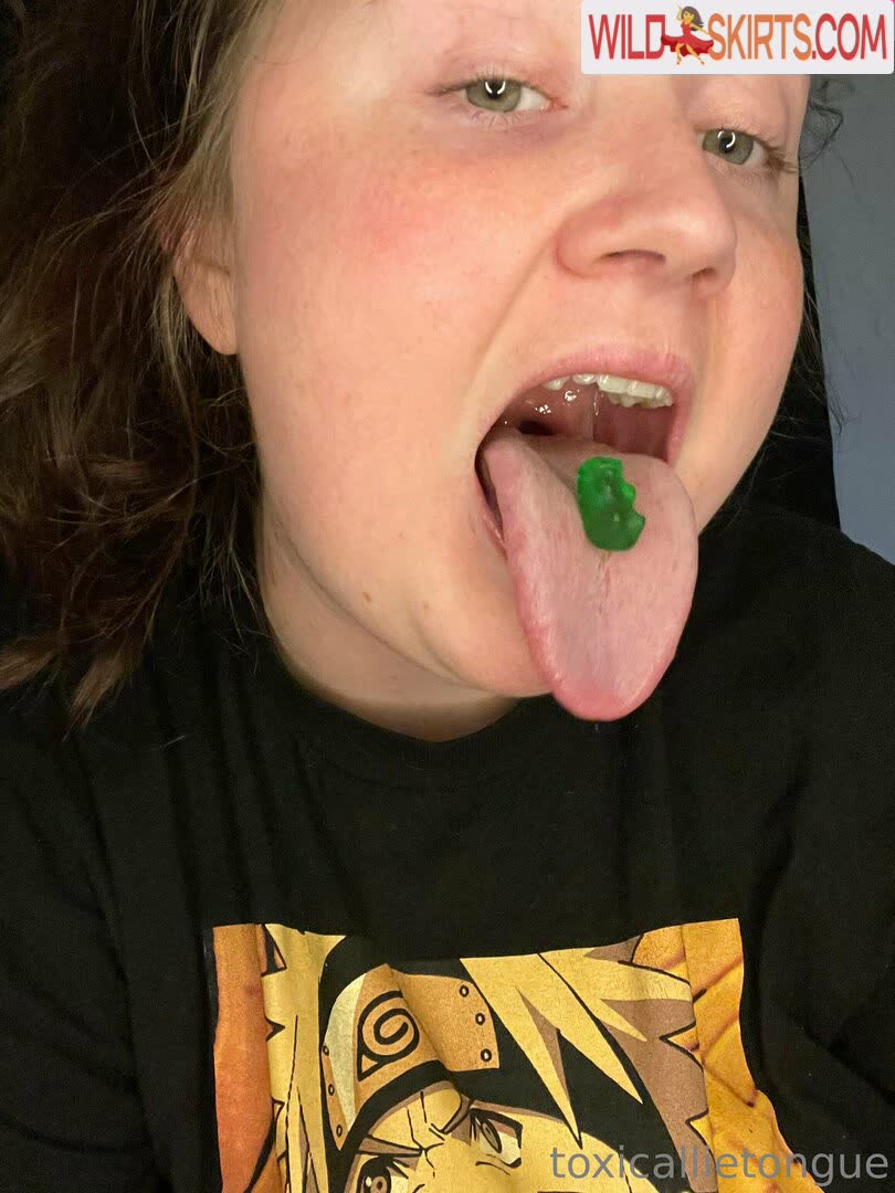 Toxicallietongue nude leaked photo #17