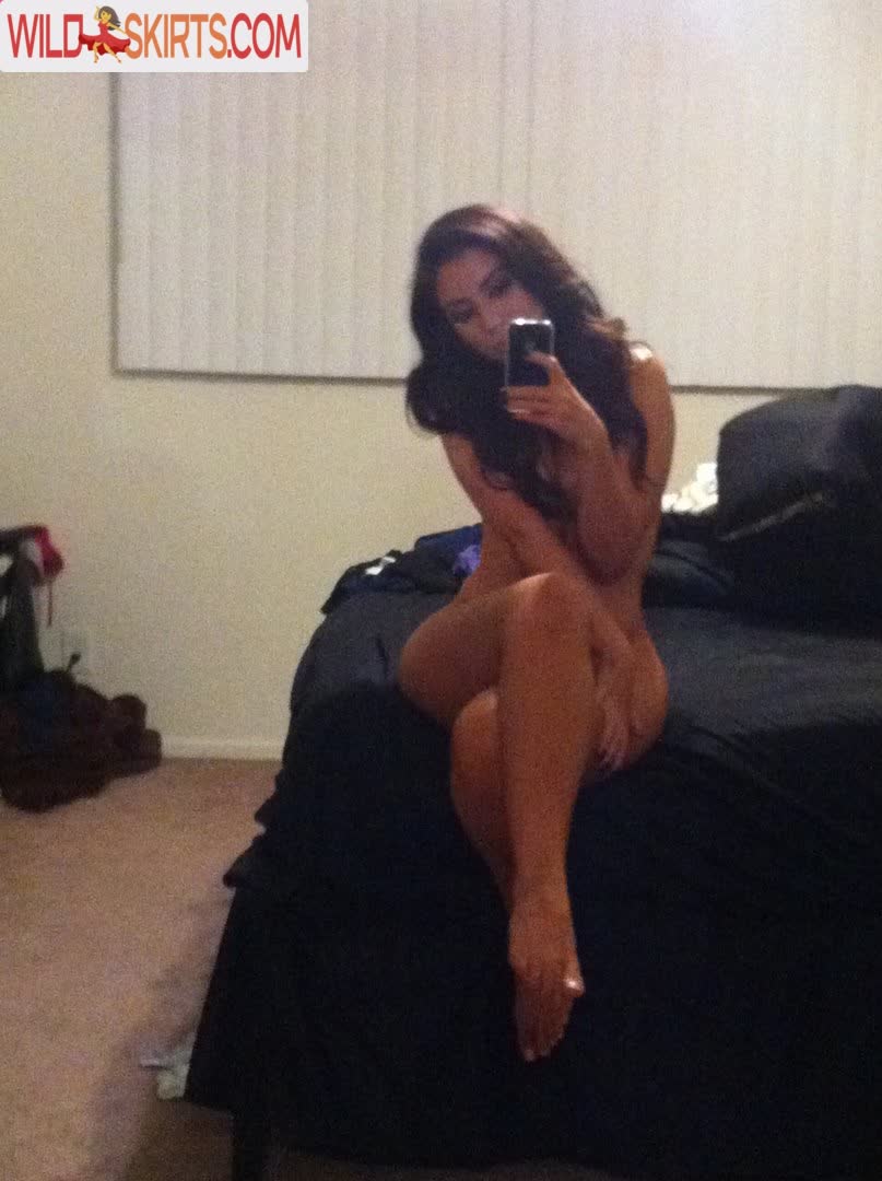 Uldouz nude leaked photo #6