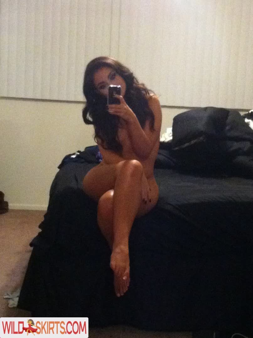 Uldouz nude leaked photo #14