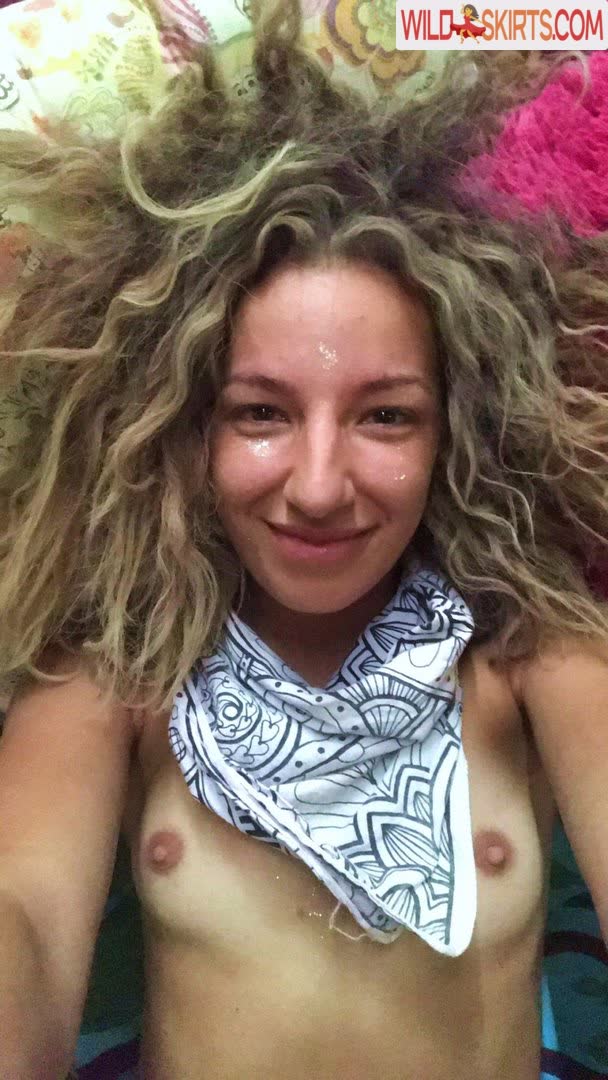 Vanessa Lengies nude leaked photo #7