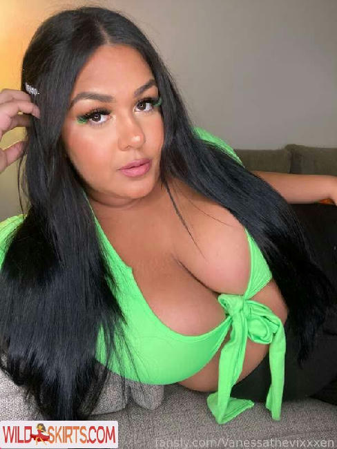 Vanessathevixxxen / Chubby Vee / aintnowifeyxo / aintnowifeyxoxo / servequeenv nude OnlyFans, Instagram leaked photo #16