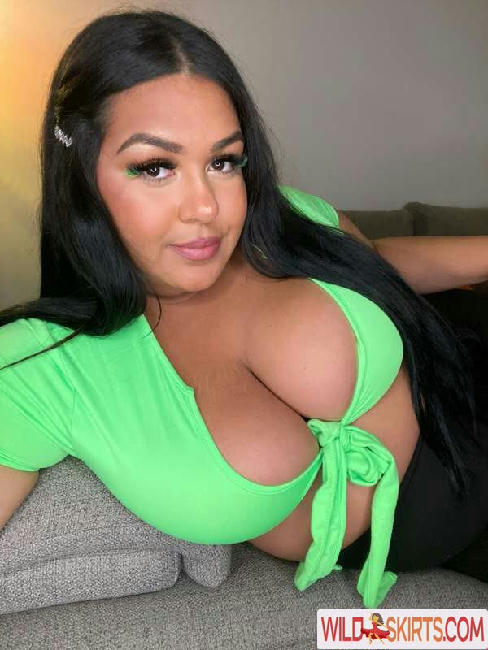 Vanessathevixxxen / Chubby Vee / aintnowifeyxo / aintnowifeyxoxo / servequeenv nude OnlyFans, Instagram leaked photo #26