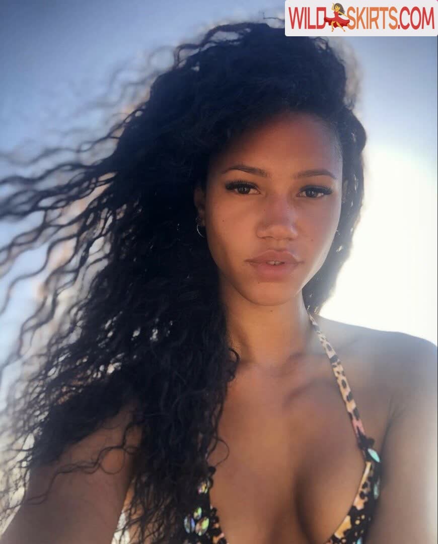 Vick Hope nude leaked photo #10