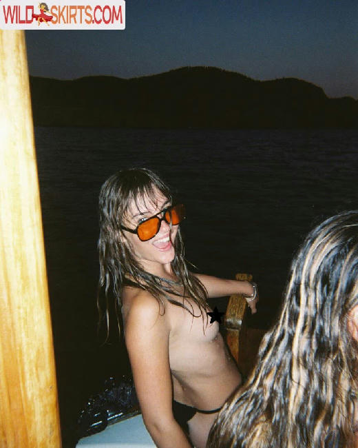 Victoria De Angelis / Maneskin bassist / vicdeangelis nude Instagram leaked photo #52