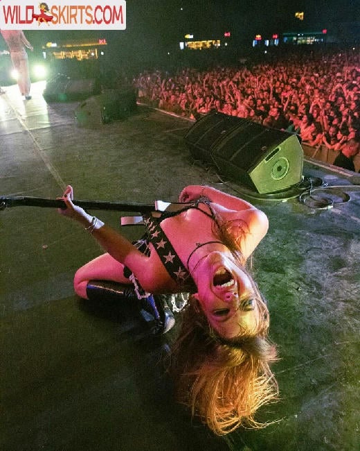 Victoria De Angelis / Maneskin bassist / vicdeangelis nude Instagram leaked photo #10