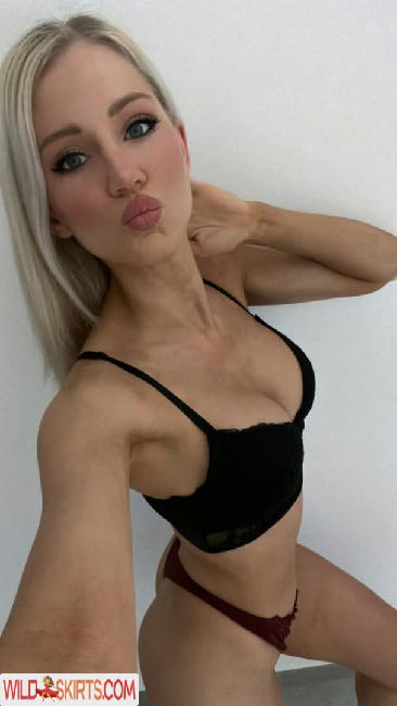 Viki Benz / Viktoria / vikibenz / vikibenzz nude OnlyFans, Instagram leaked photo #7