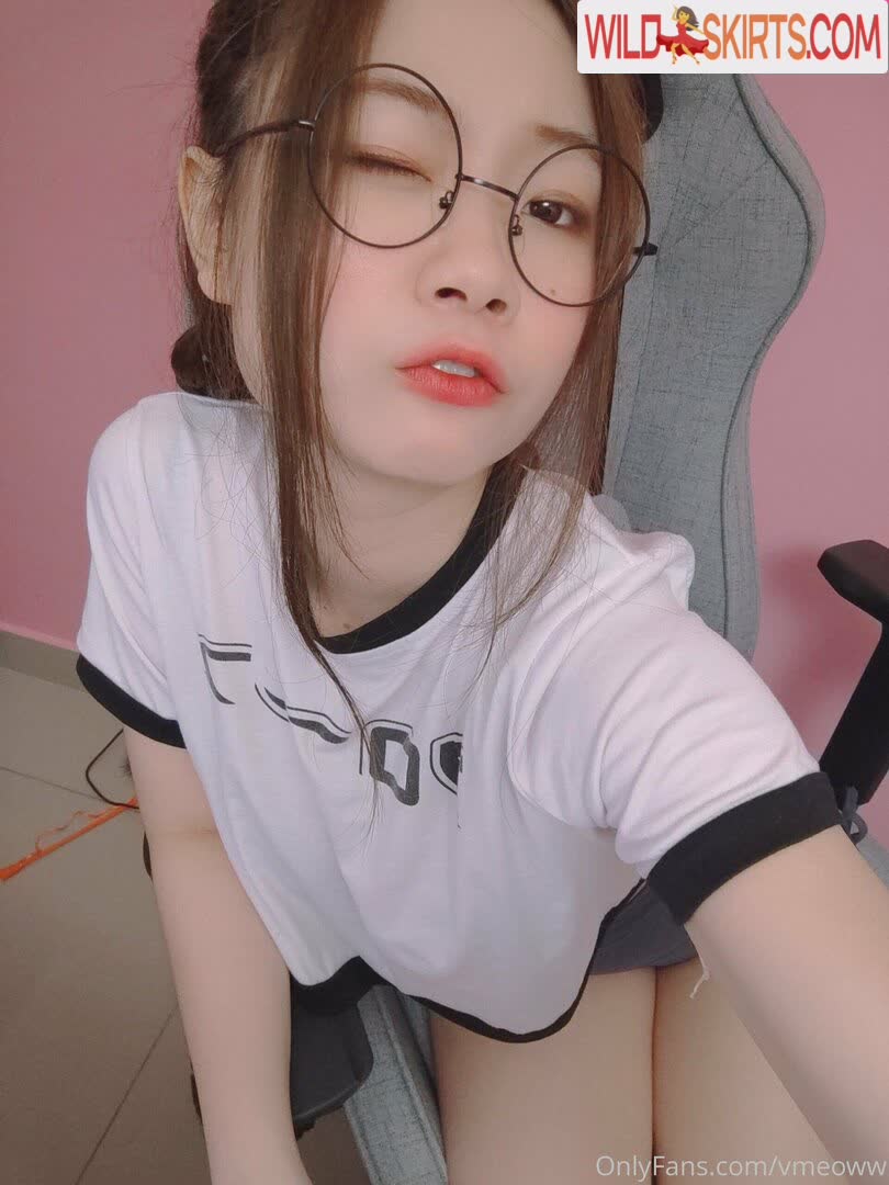 Vmeow / vmeoww / 小V喵 nude OnlyFans, Instagram leaked photo #4