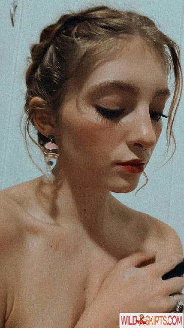 Willow Shields / willowshields nude Instagram leaked photo #436