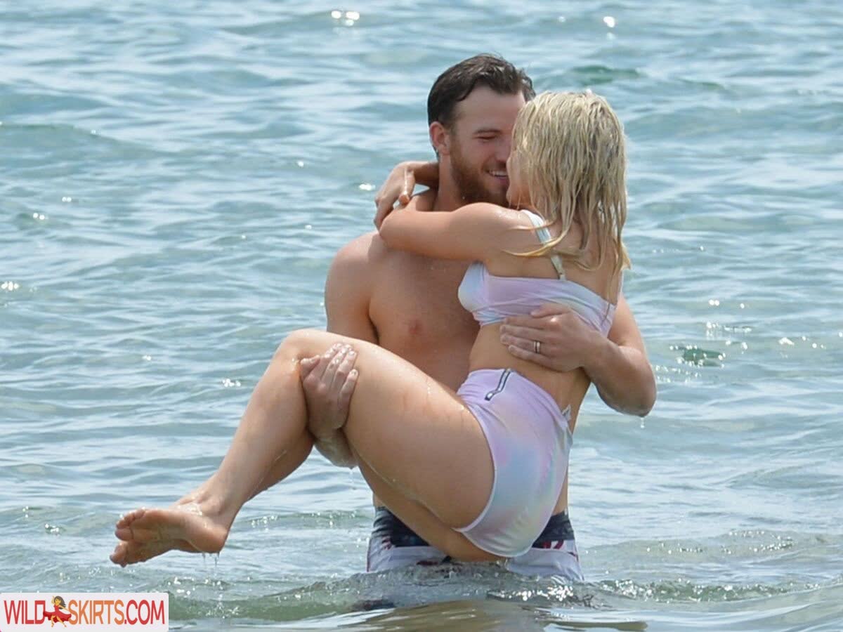 Witney Carson nude leaked photo #6