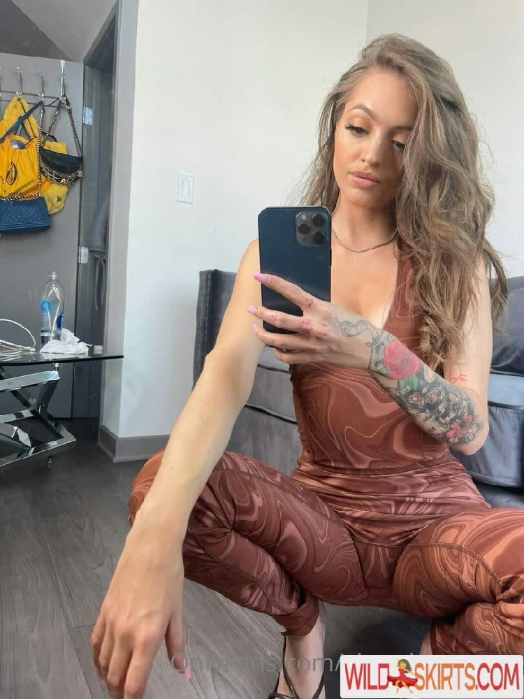 Woah Vicky / imwoahvicky / victoriaroseeee nude OnlyFans, Instagram leaked photo #52