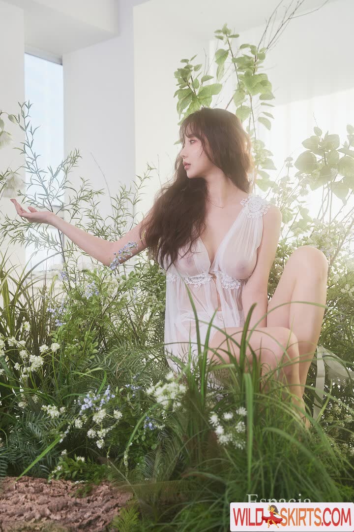 Xiaoeun nude leaked photo #87