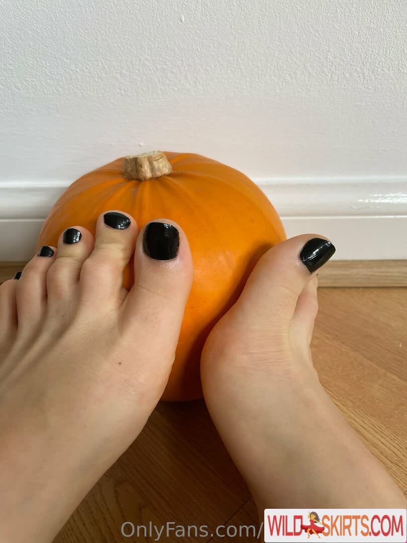 Xoxolovelyfeet nude leaked photo #32