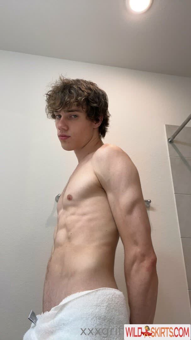 Xxxgriffin nude leaked photo #5