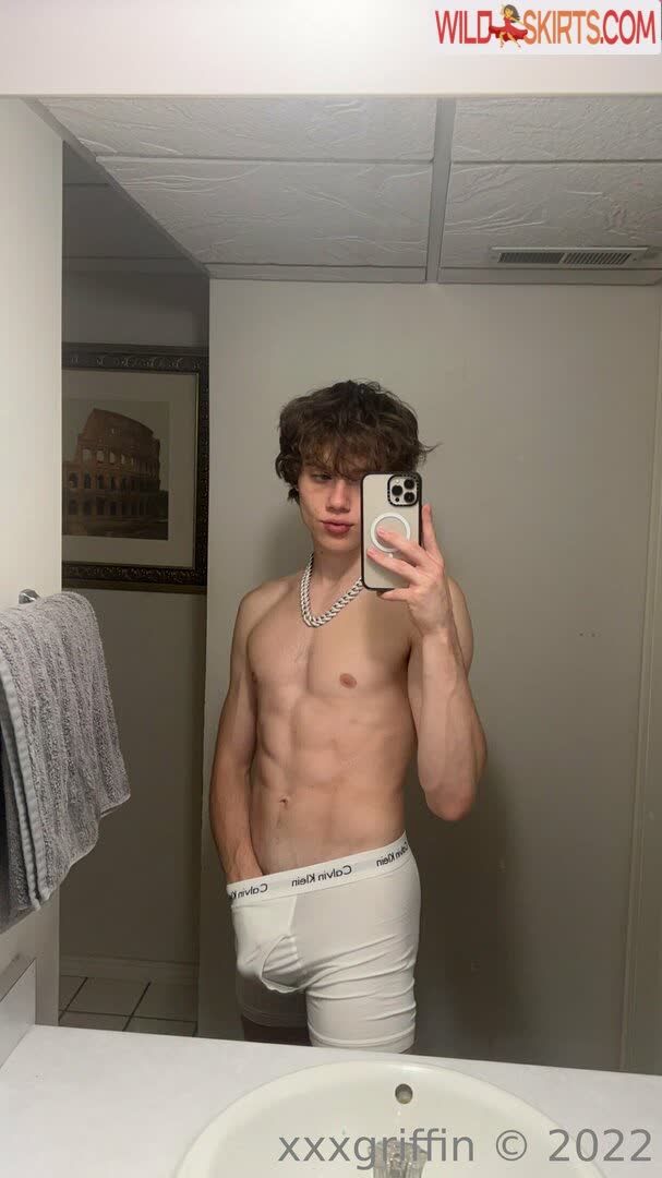 Xxxgriffin nude leaked photo #8