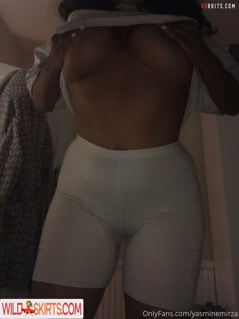 Yasmine / theyasminelopez / yasminemirza nude OnlyFans, Instagram leaked photo #4