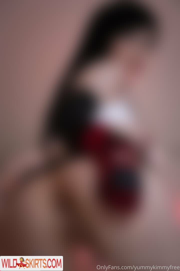 Yummykimmyfree nude leaked photo #1