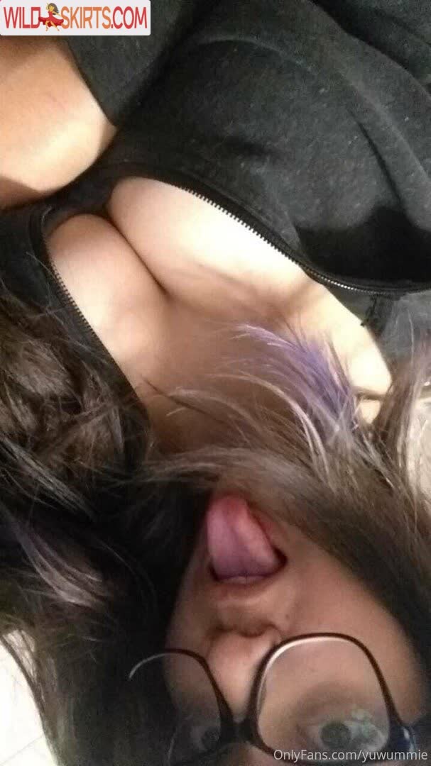 Yuwummie nude leaked photo #12